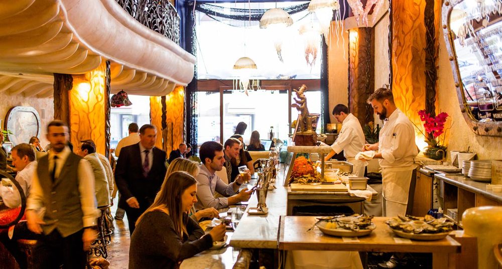 A busy evening at the Farallon bar